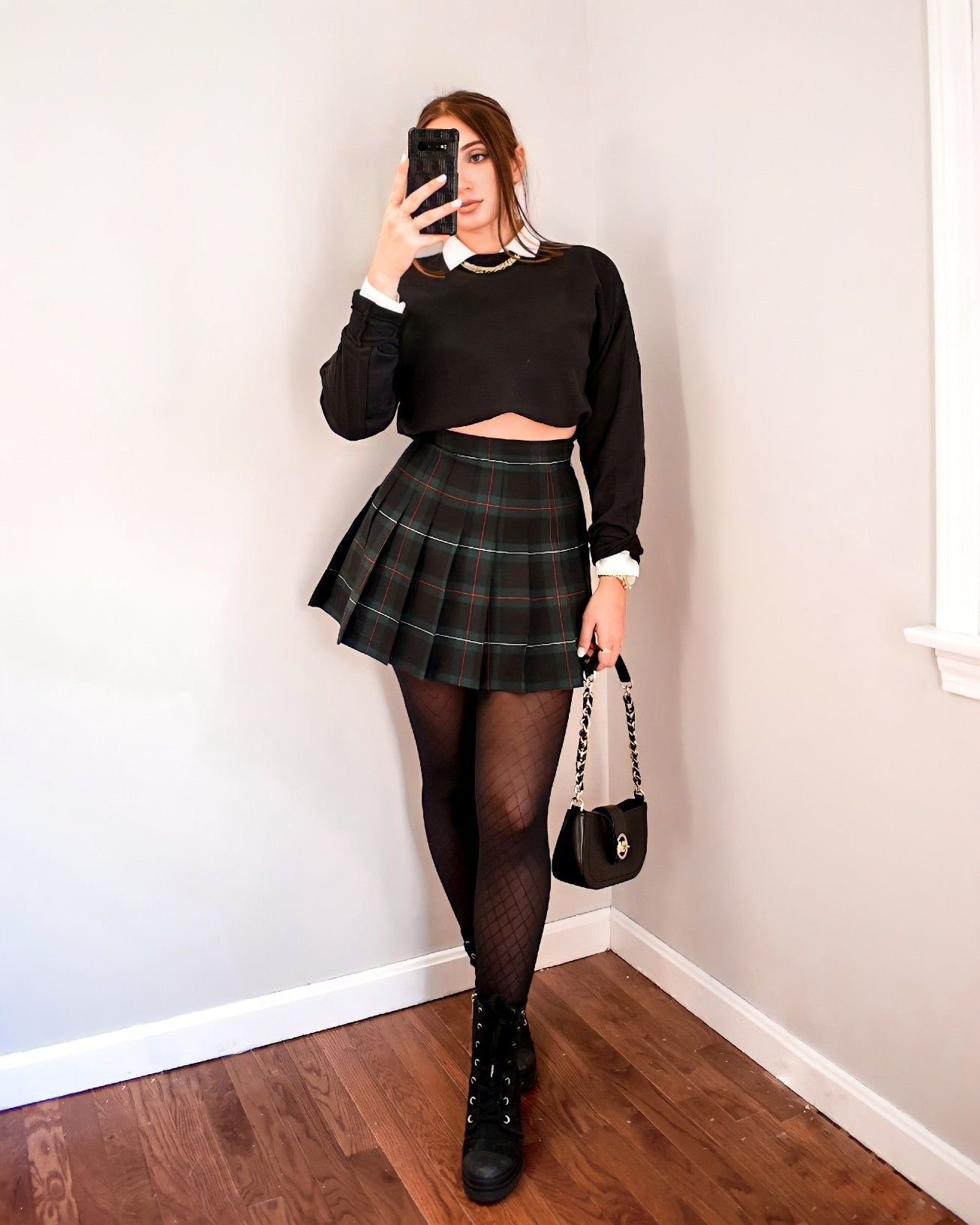 Fall 2022 outfit inspo - Winter outfit inspo Fall 2022 outfit inspo - Winter outfit inspo - skirt with tights