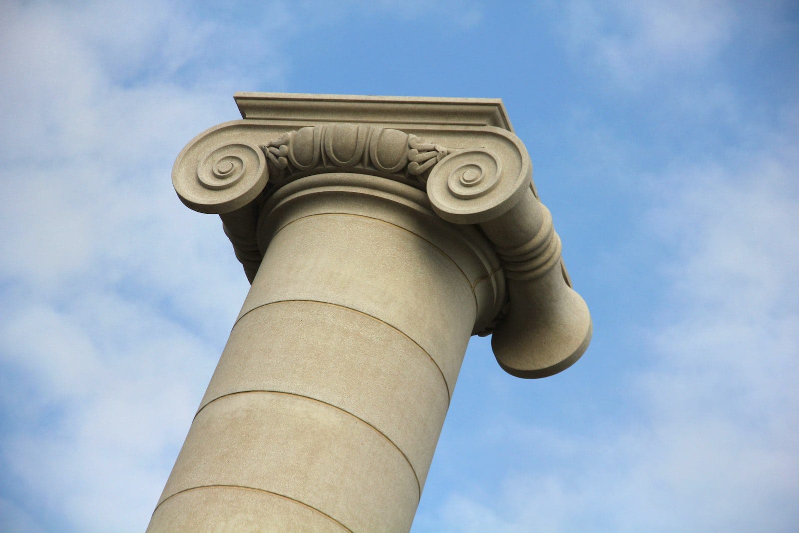columna iónica