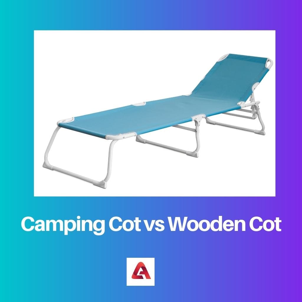 キャンプ用コットと木製のコット