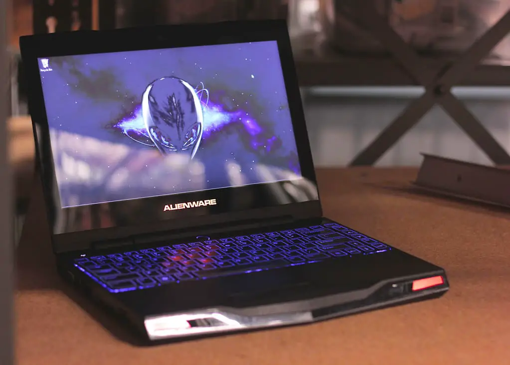 ordinateur portable extraterrestre