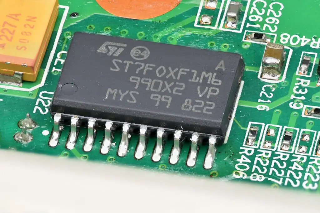 8 bit microcontroller