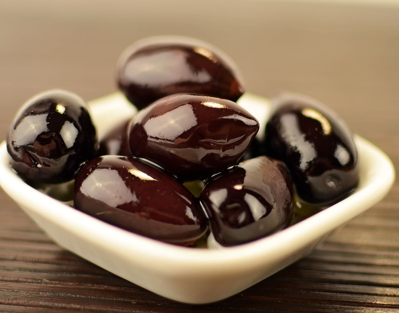 черные оливки
