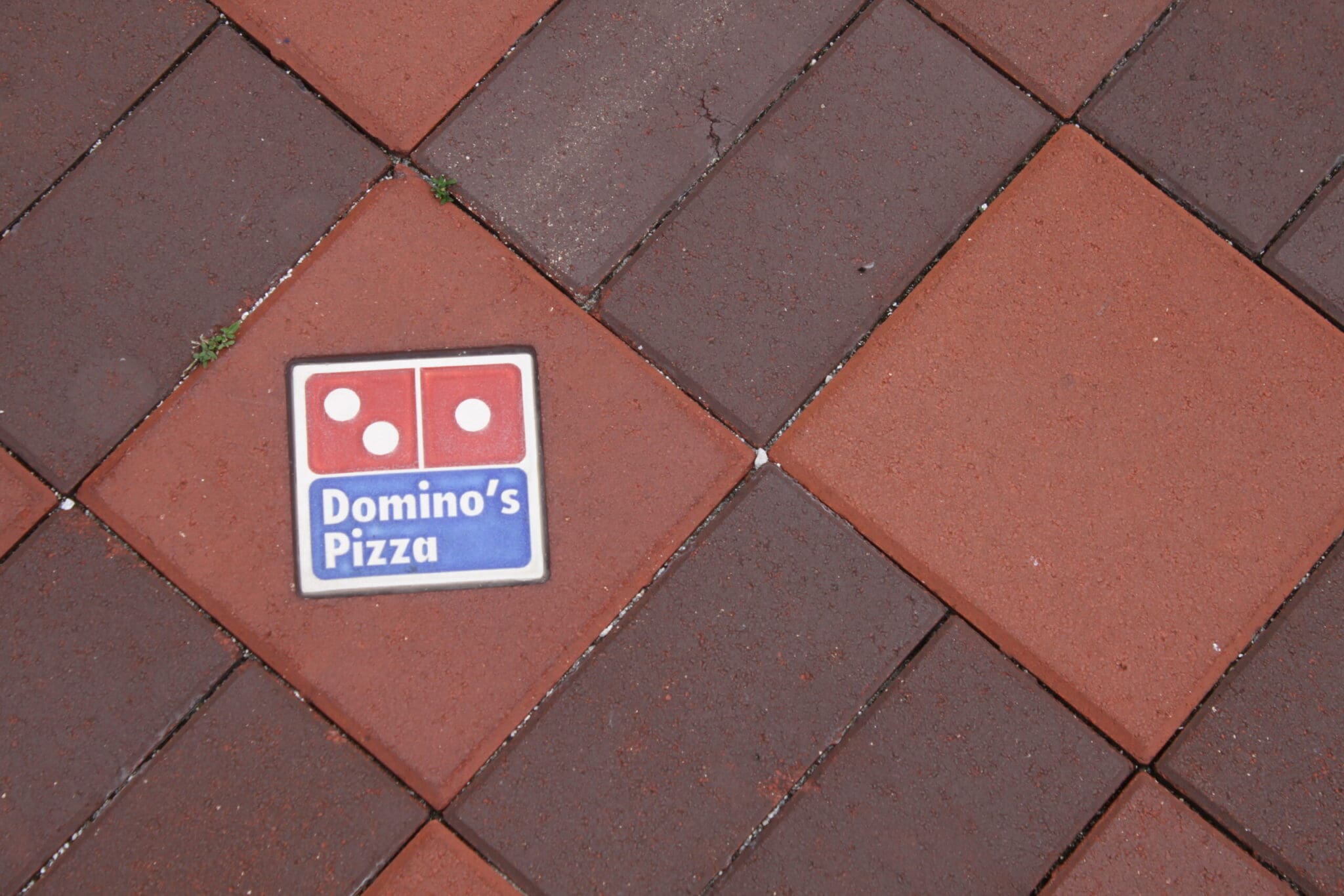 dominos pizza à l'échelle