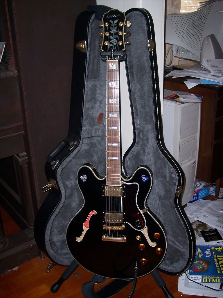 chitarra Sheraton