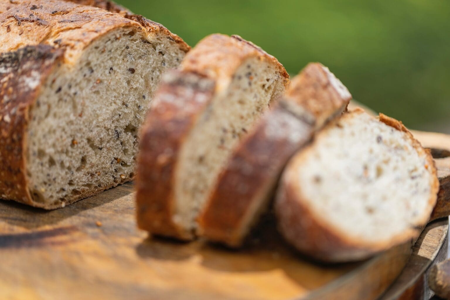 Цельнозерновой хлеб вред. Хлеб. Цельнозерновой хлеб. Украинский хлеб. Плохой хлеб.