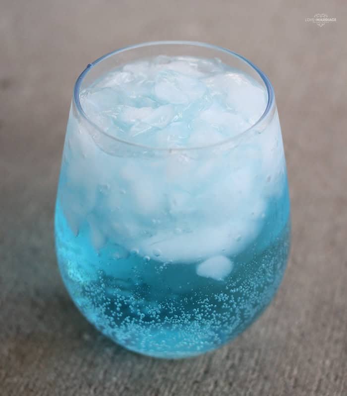 21 Refreshing Summer Drinks 16 Beach Water 02