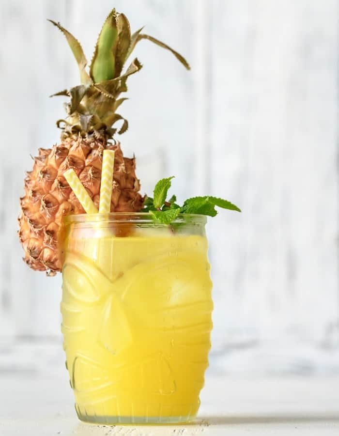 21 Refreshing Summer Drinks 20 Easy Pineapple Wine Punch 4