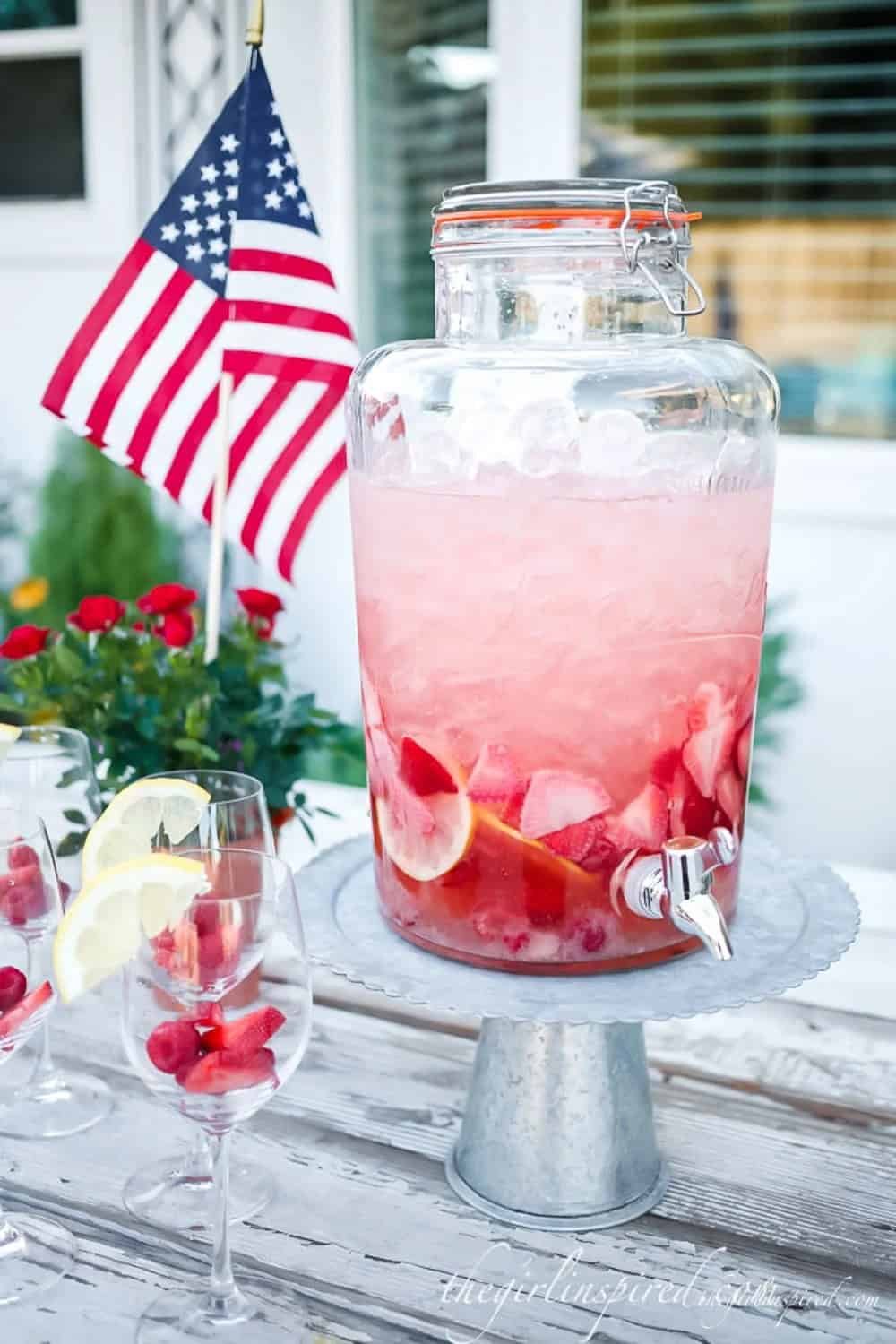 21 Refreshing Summer Drinks 14 Strawberry Sangria 2