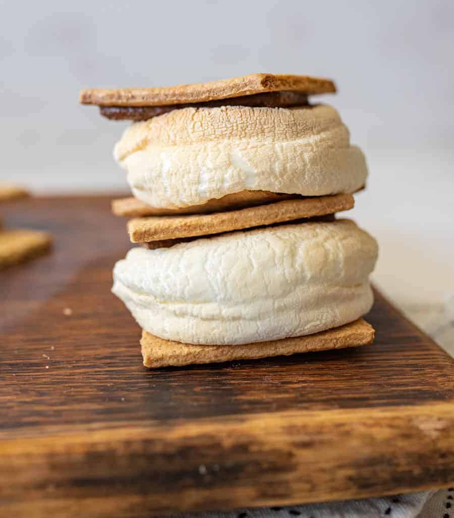 Assortment of delectable Air Fryer Dessert Recipes, featuring crispy treats, and healthy desserts using innovative air frying techniques.